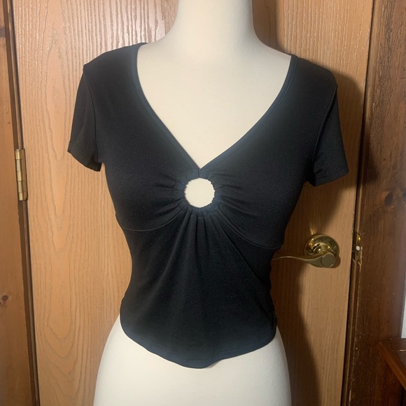 No Comment Keyhole Top - Picture 2 of 5